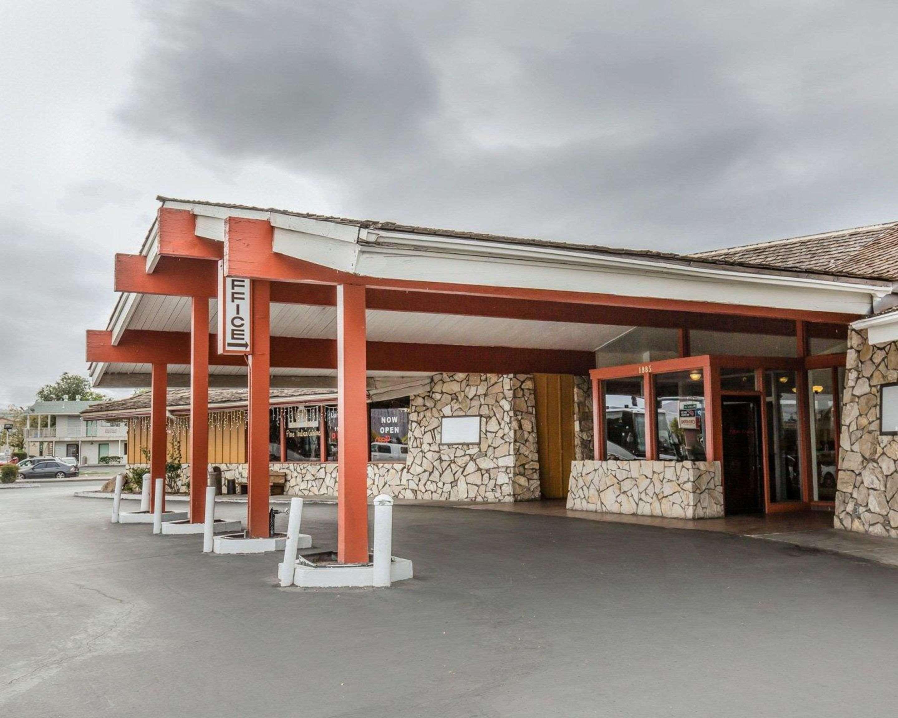 Econo Lodge Near Reno-Sparks Convention Center Exterior photo